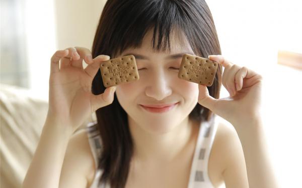 《她嫁给我哥那天我破产了》小说全集免费免费试读（许明轩宋雅茹许言川）