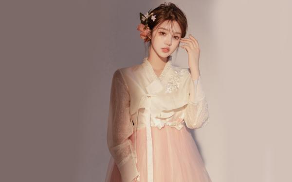 《接近传闻中的大佬，他帮我虐渣》小说章节目录精彩试读 虞昭薄峥年薄砚舟小说全文