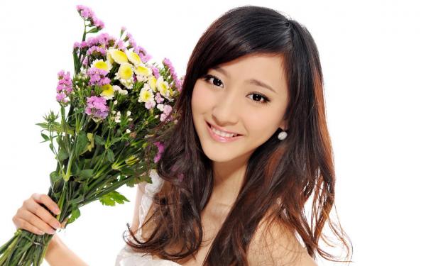 谢明羲兄长柳如烟我哥战死，拿虎符给侧妃做簪子的夫君悔疯了小说 谢明羲兄长柳如烟小说章节